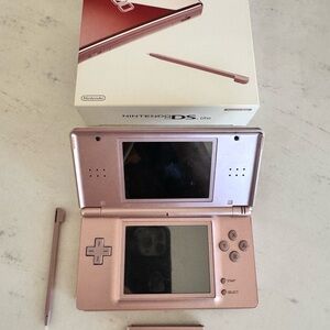 Pink Nintendo DS Lite